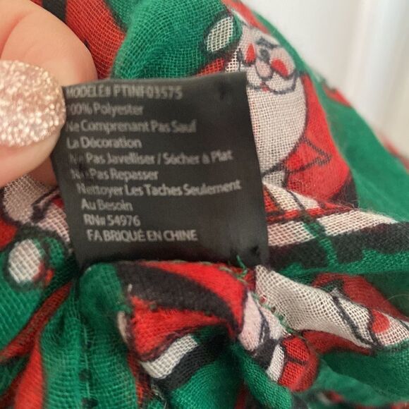 Santa circle scarf- 100% polyester - Picture 5 of 5